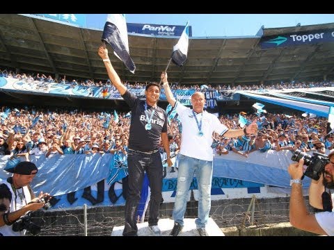 Imagens de torcedor na despedida do Olípico