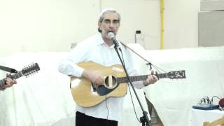 Shlomo Carlebach "V'Eineinu" Benyamin Steinberg 2014 ועינינו (הזמר והיוצר בנימין שטיינברג) - התמונה מוצגת ישירות מתוך אתר האינטרנט יוטיוב. זכויות היוצרים בתמונה שייכות ליוצרה. קישור קרדיט למקור התוכן נמצא בתוך דף הסרטון