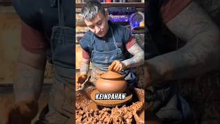 Download lagu pria ini membuat guci menggunakan tanah liat #shorts mp3