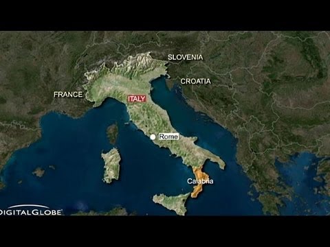 Mafia crackdown in Italy as police arrest 100