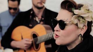 Meschiya Lake and The Little Big Horns