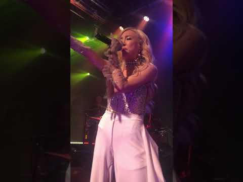 [19/03/16] TIFFANY YOUNG'S LIPS ON LIPS LA STOP Dance the Night Away