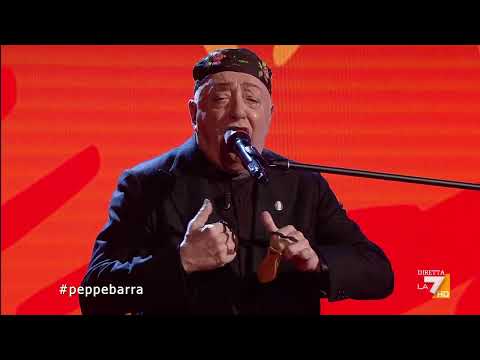 Peppe Barra a Propaganda Live: 'Guerra Tammurriata Nera'