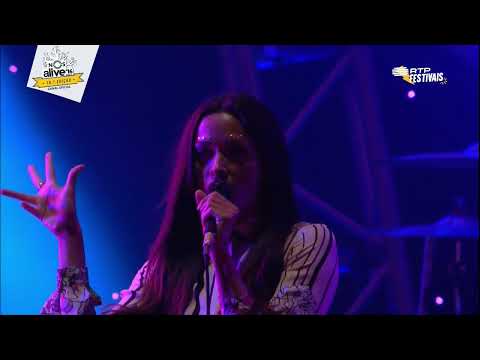 M83 - Laser Gun (feat. Mai Lan) (NOS Alive Festival 2016)