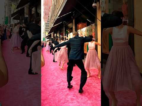 Marvelous #MrsMaisel Dancers at the #PrimeVideo #MarvelousMile on #FifthAvenue #newyork #nyc #dance