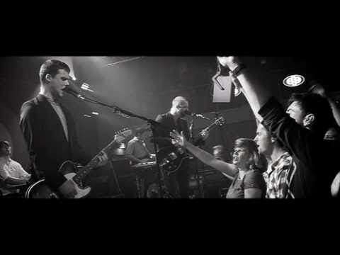 Studio Brussel: White Lies - Bigger than us (live in Club 69)