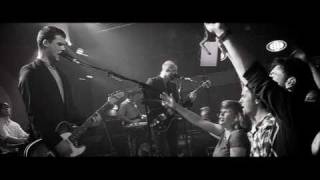 Studio Brussel: White Lies - Bigger than us (live in Club 69)