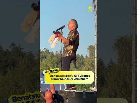 Během koncertu Mig 21 opět létaly kalhotky vzduchem 😁