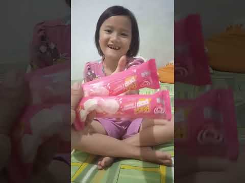 Khadija eats the ICE CREAM that is currently going viral