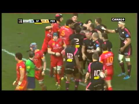 Pascal Papé met un coup de poing à Daniel Leo (Stade Français - USAP)