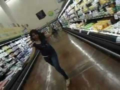 Marci & Diann- De Compras el el Walt Mart