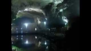 preview picture of video 'Tours-TV.com: Huanglong Cave Boat Trip'
