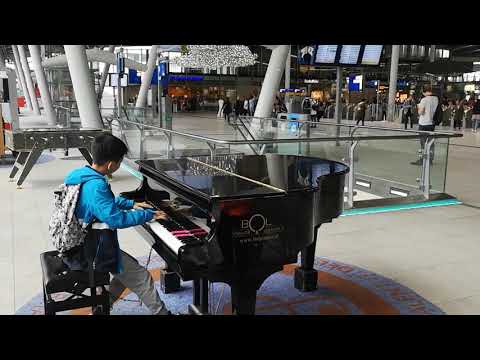 Bohemian Rhapsody @ Utrecht Central Station