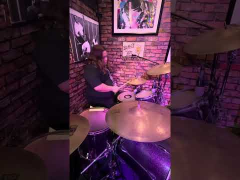 Anino - Serefamus live at Roadhouse 