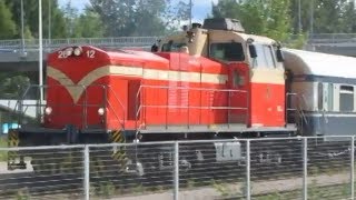 preview picture of video 'Finland: VR Class Sr1 electric & Dv12 diesel departures from Pieksamaki station Southern Savonia'
