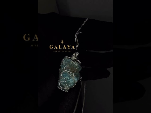 قلادة من الفضة الخالص مع حجر الأبتايت الأزرق