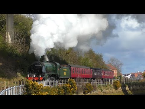 NYMR - S15 No 825 goes to Whitby on Shadow Running