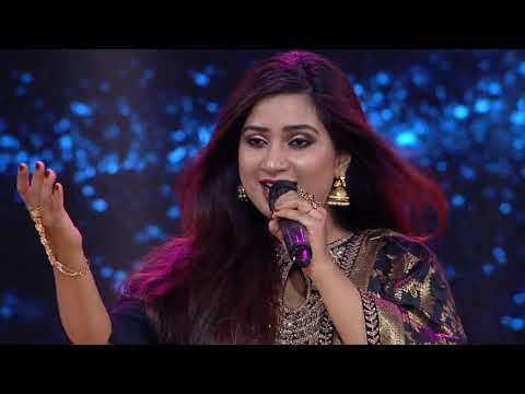 Shreya Ghoshal Singing | Adhir Man Zale Live | Ajay-Atul | Marathi Song | English Subtitles