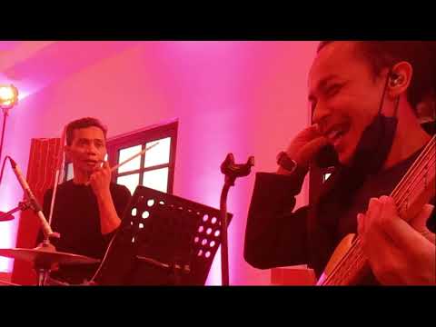 UJANG EXIST TERMASUK AWAL