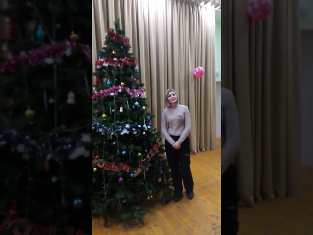 Эльвира Галеева (Кирби) поздравляет жителей Лаишевского района с наступающим Новым годом.
