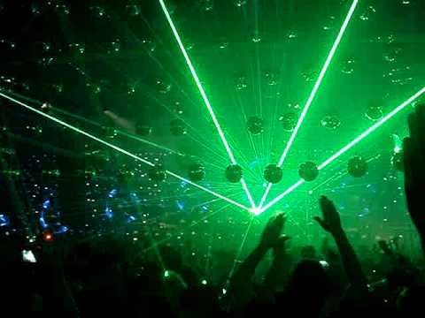 Cosmic Gate @Trance Energy 2010 playing: Wippenberg - Pong