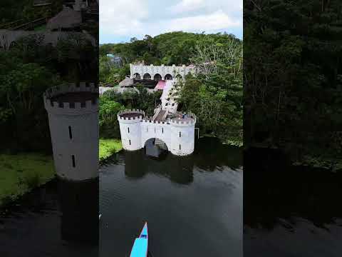 CASTILLO DE YARINACHOCHA , situada en el departamento de Ucayali, Provincia de Coronel Portillo,Perú