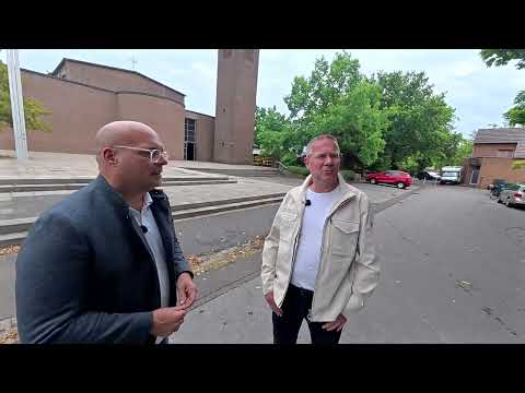 Christian Horn-Heinemann mit Klaus Gerdes an der St. Antoniuskirche in Vorst