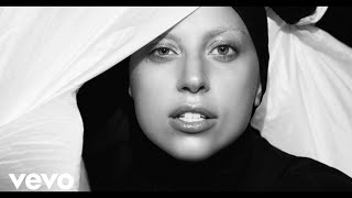 Lady Gaga - Applause (Official)