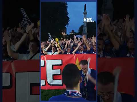 LE BEAU GESTE DES SUPPORTERS FRANÇAIS POUR DESCHAMPS