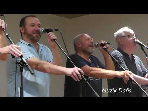 Ridée à 6 temps chantée par les traines meuriennes lors du fest noz de Malestroit en août 2019