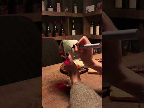 Кой ви дължи чаша вино?