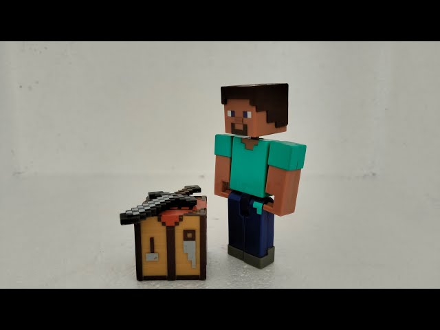Vídeo relacionado con Minecraft Steve con accesorios Figura articulada de juguete, regalo para niños +6 años (Mattel GTP21)