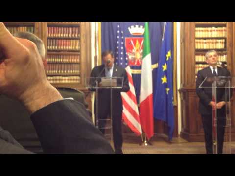 Leon Panetta Speaks Italian During Visit to Italy