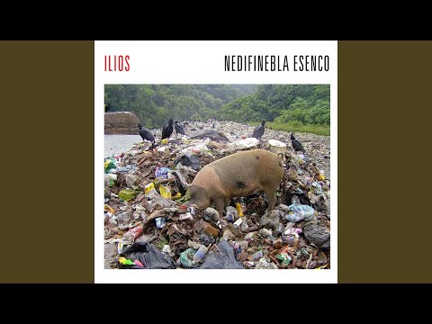 La farja nubo kiu flugas en la krepusko