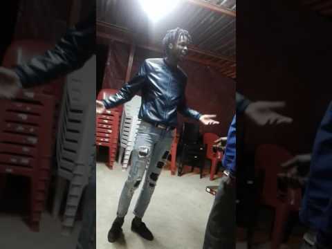 Afro warriors - Uyankentenza (Feat.Toshi) / Bra Nops dlala slenda