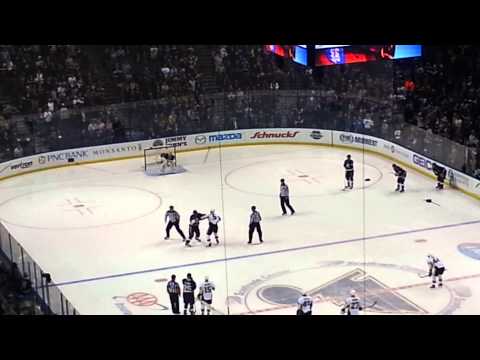 St. Louis Blues Ryan Reeves fight vs Pittsburgh Penguins Deryk Engelland Nov 9, 2013
