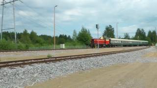 Regional train 745 stops at Pääskylahti station with Dv12 and blue coaches