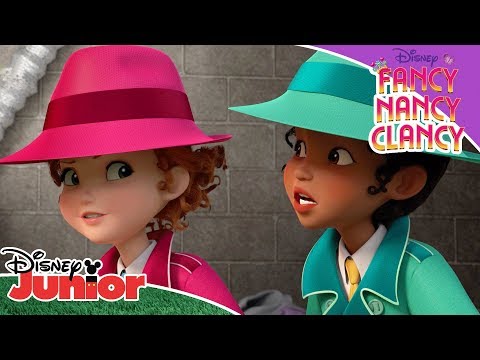 Fancy Nancy Plays Detective