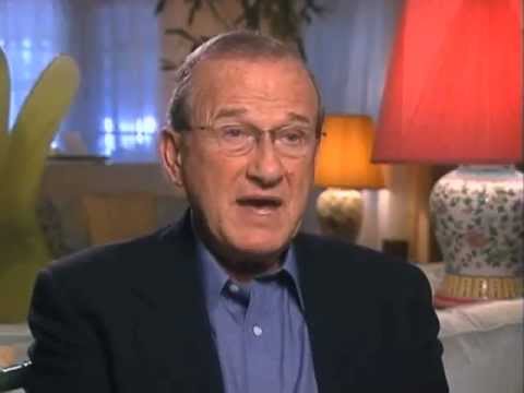 Larry Gelbart on Jamie Farr and his "Klinger" character - EMMYTVLEGENDS.ORG