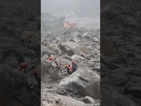 Las imágenes del rescate de una niña tres días después de la riada en NEPAL #shorts