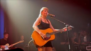Taylor Swift - Shake it off (surprise performance at the Tight Ends &amp; Friends concert in Nashville)