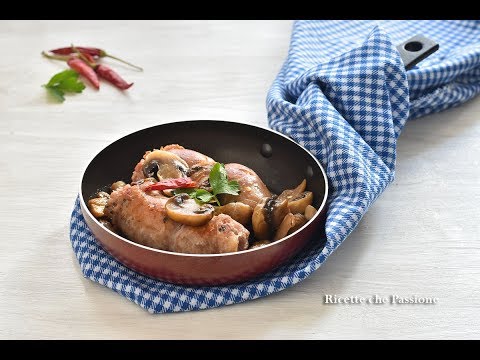 Salsiccia con funghi in padella al vino Gustosissima - Ricette che Passione