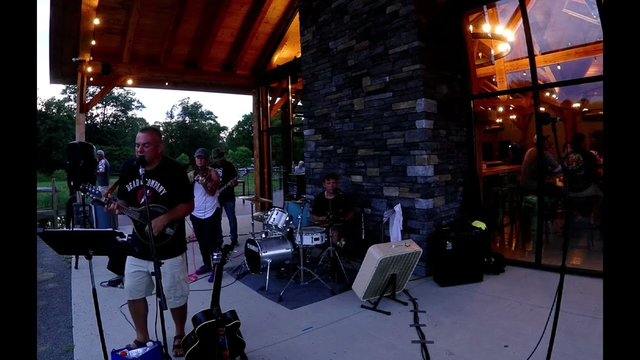 RHBB  performing Wagon Wheel with special guest Laura O'connor on violin!