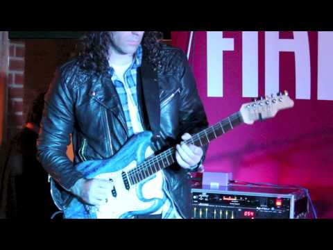 Pablo Padilla (Guitart) y Pau Álvarez, Is this love