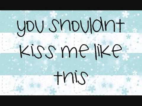 Shouldnt Kiss Me Like This - Toby Keith