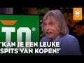 TOTO-winnaar krijgt cheque overhandigd: ‘Kan je een leuke spits van kopen!’ | DE ORANJEZOMER