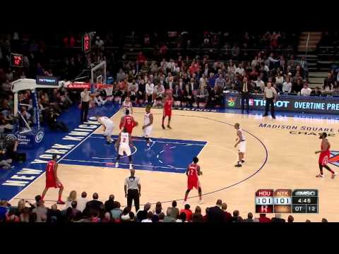 Dwight Howard Throws Down Ridiculous Alley-Oop over Porzingis