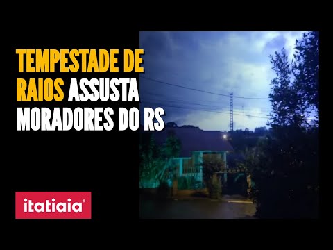 TEMPESTADE DE RAIOS É VISTA EM VÁRIAS CIDADES DO RIO GRANDE DO SUL NESTA MADRUGADA