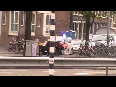 ***versneller*** 2 politie voertuigen met spoed naar prio 1 letsel Jodenbreestraat Amsterdam