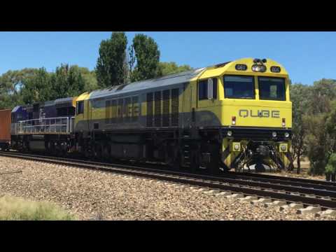 QUBE 1311 Dn Harefield working QBX + CM, Cullerin Range 12.1.2017